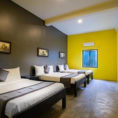 White Rabbit Hostel Siem Reap (Adults Only) Bagian luar foto